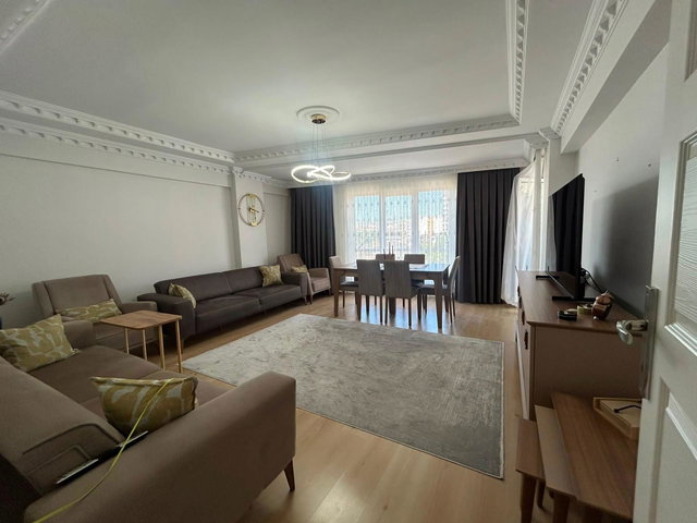 BAĞLARBAŞI MAHALLESİ'NDE ARA KAT GENIŞ 2+1 KİRALIK DAİRE