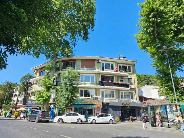 BOĞAZDA ANADOLU HISARI İSKELEYE YAKIN BOĞAZ VE KORU MANZARALI