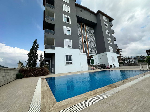OTURUM İZNİNE UYGUN FULL EŞYALI VE CAMBALKONLU 1+1 DAİRE