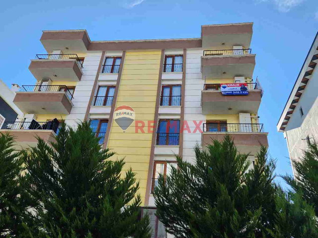 REMAX DAMLA'DAN KÖRFEZ TRAMVAY DURAGİ ALTINDA ESYALİ 1+1