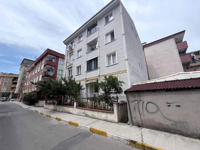 FEVZİ ÇAKMAK MAHALLESİ’NDE METROYA YAKIN  2+1  DAİRE!
