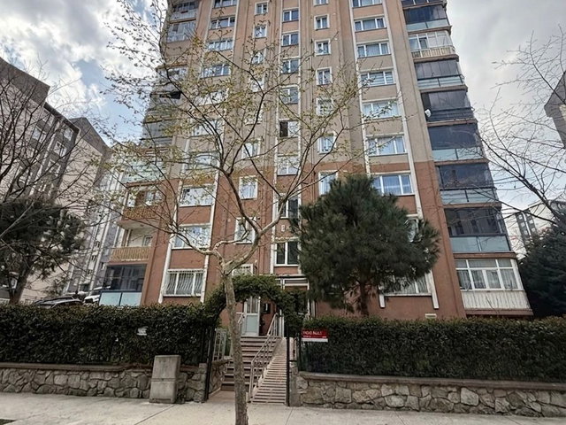 KURTKÖYDE METROYA YÜRÜME MESAFESİNDE 8.KAT 2+1 KAPALI BALKONLU DAİRE