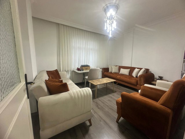 YENİBOSNA ZAFER MAHALLESİNDE SATILIK DAİRE