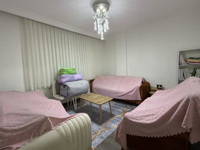 YENİBOSNA ZAFER MAHALLESİNDE SATILIK DAİRE