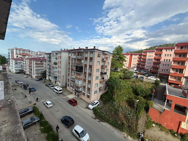 GEDİKKAYA MAHALLESİNDE HAVUZLU SİTEDE SATILIK DAİRE