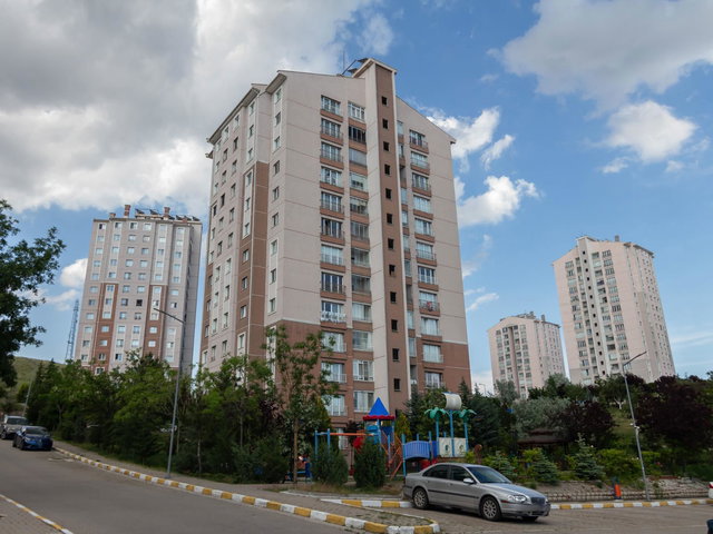 ETİMESGUT YAPRACIK DA HARİKA KONUM DA 3+1 DAİRE