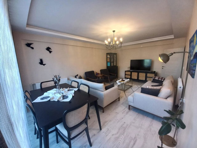 REMAX MAVI-İSTIKLAL FIRTINA SIT NEZIH AILE APT.GENIŞ YÜKSEKGIRIŞ