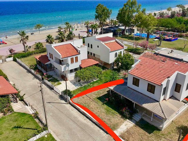 DENİZE 40 METRE MESAFEDE DENİZ MANZARALI BAHÇELİ 3+1 VİLLA