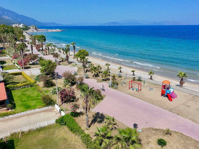 DENİZE 40 METRE MESAFEDE DENİZ MANZARALI BAHÇELİ 3+1 VİLLA