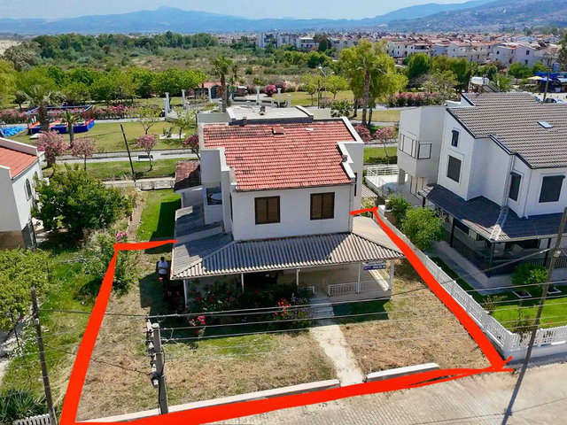 DENİZE 40 METRE MESAFEDE DENİZ MANZARALI BAHÇELİ 3+1 VİLLA