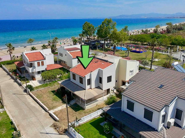 DENİZE 40 METRE MESAFEDE DENİZ MANZARALI BAHÇELİ 3+1 VİLLA