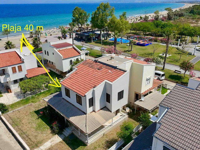 DENİZE 40 METRE MESAFEDE DENİZ MANZARALI BAHÇELİ 3+1 VİLLA