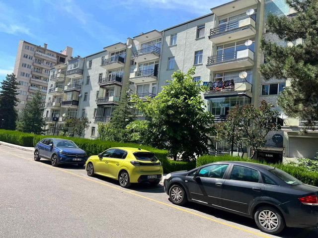 EMEK MAHALLESİ SİTE İÇİNDE ASANSÖRLÜ OTOPARKLI 3+1 SATILIK DAİRE
