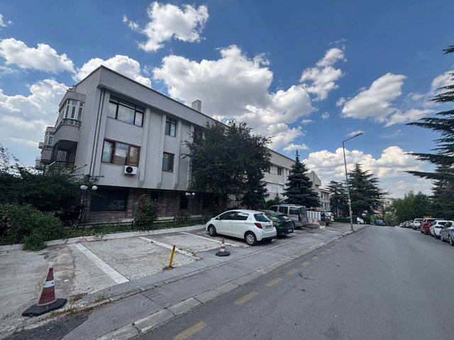 BÜYÜKESAT ÇAYHANE SOKAK'TA KİRALIK 2+1 DAİRE