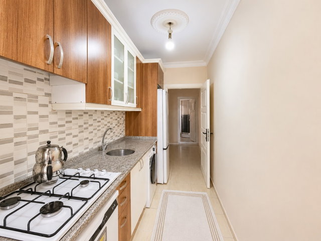 MERKEZİ KONUMDA BALKONLU CADDE CEPHELİ SATILIK 2+1 DAİRE