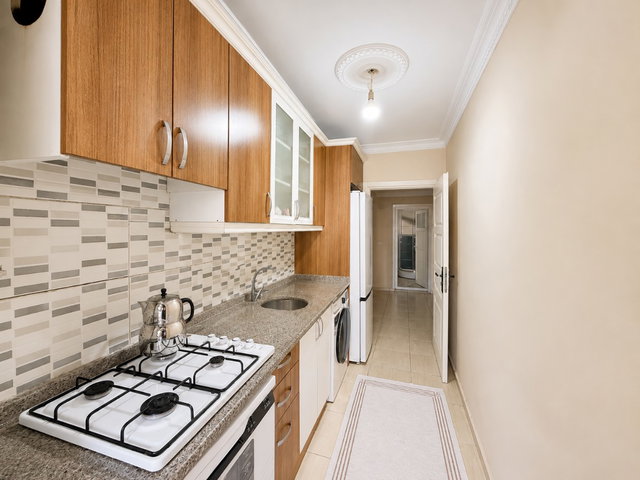 MERKEZİ KONUMDA BALKONLU CADDE CEPHELİ SATILIK 2+1 DAİRE