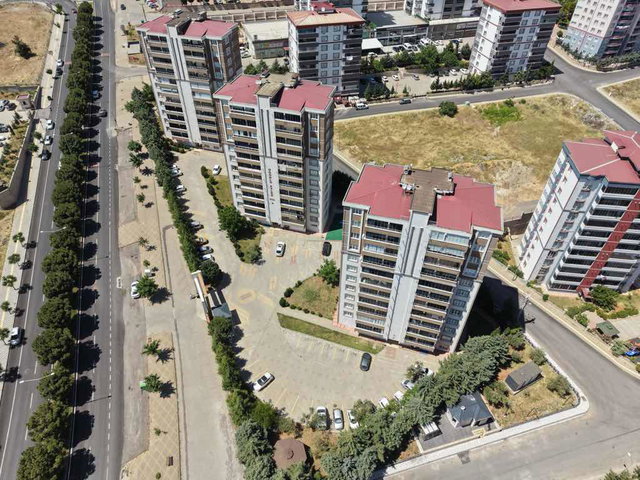 REMAX YENİ DEN TAVŞANTEPE MAHALLESİNDE SATILIK 4+1 DAİRE