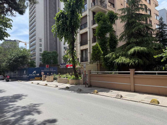 ÖMERPAŞA SOKAKTA MOBİLYALI EŞYALI DAİRE FIRSATI