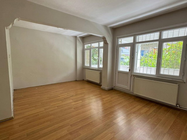REMAX ASHILL ÜSKÜDAR BURHANIYE DE GENIŞ KIRALIK 2+1