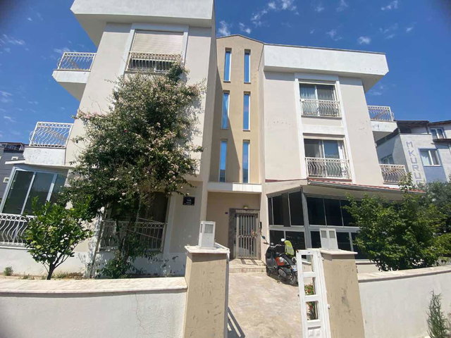 REMAX YELKEN'DEN SIĞACIK'TA MARİNA KARŞISINDA SATILIK 1+1 EŞYALI DAİRE