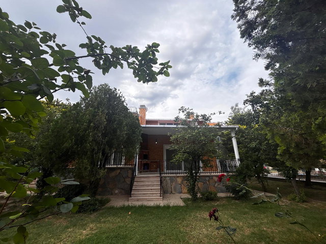 KUŞ CENNETİ SİTESİ HAVUZ KARŞISI MÜSTAKİL VİLLA