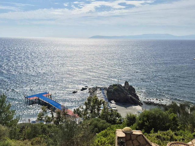 FULL EŞYALI DENIZ KENARI SITEDE SATILIK TRİPLEX VİLLA