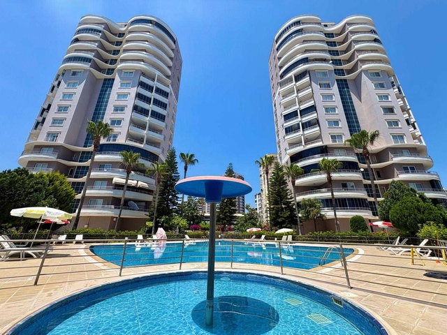REMAX RİNA'DAN MEZİTLİ MERKEZDE HAVUZLU SİTEDE ULTRA LÜKS 4+1