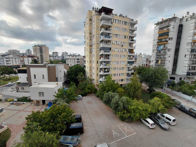 LARA'DA DENIZE YAKIN ÇOK GENIŞ SITE IÇI 3+1 SATILIK DAIRE