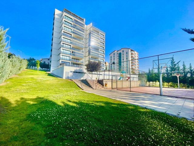ALACAATLI 224M2 KULLANIMLI KIŞ BAHÇELİ SİTE İÇİ LÜX KONUT