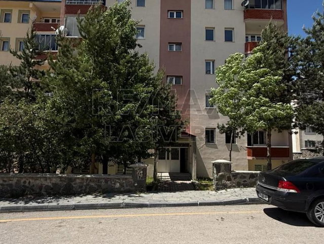 RE/MAX LACİVERT'TEN YENİŞEHİR'DE KİRALIK 3+1 DAİRE