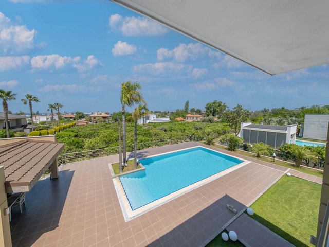 NARLIDERE ALTIEVLER'DE 4.000 M2 ARAZİ İÇİNDE MÜSTAKİL VİLLA