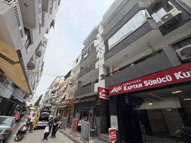 KARŞIYAKA ALAYBEY İZBAN YAKINI 3+1 ARAKAT DAİRE