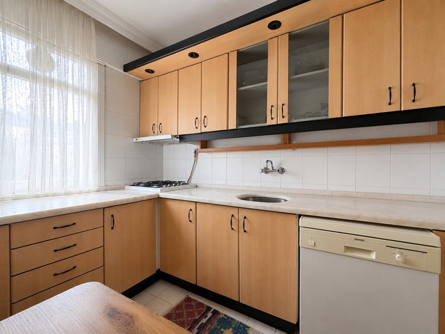 YALNIZ SELVİ CADDE ÜZERİ GENİŞ SATILIK 3+1 DAİRE