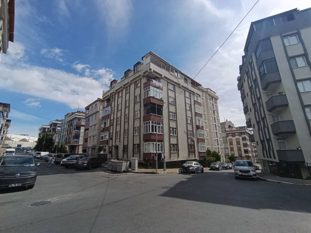 VIALAND'E KOMŞU, METROYA YAKIN , GENIŞ 2+1 DAIRE