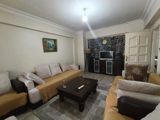VIALAND'E KOMŞU, METROYA YAKIN , GENIŞ 2+1 DAIRE