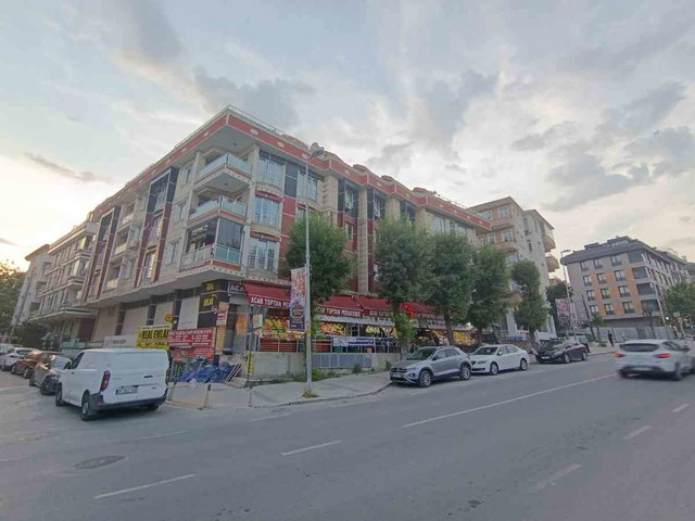 AVCILAR CUMHURİYET CAD ÜZERİ 10 YAŞ BİNA GENİŞ 3+1 LÜKS DAİRE