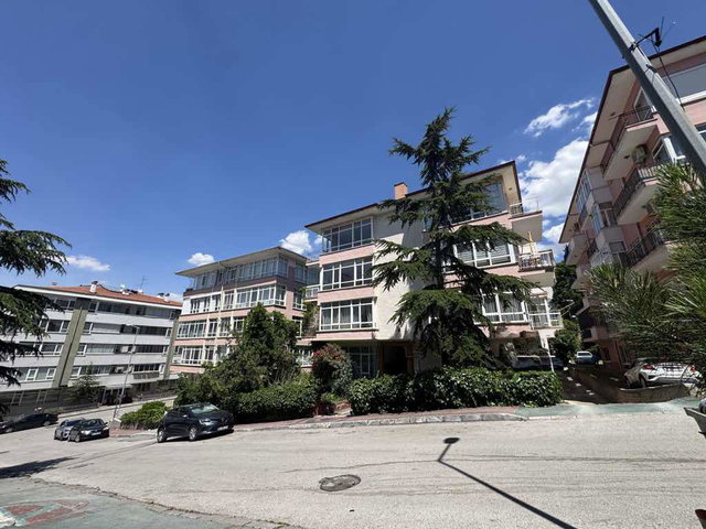 AYRANCI AZİZİYE MH ŞAİR NEDİM SOKAKTA KİRALIK 3+1 DAİRE