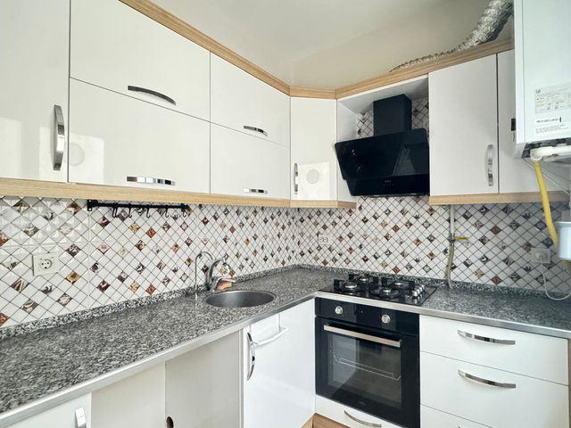 IZMIR ÇİĞLİ FORBEST ARKASINDA GENÇ BİNADA  KAPALI MUTFAK GENİŞ 1+1 KIRALIK DAIRE