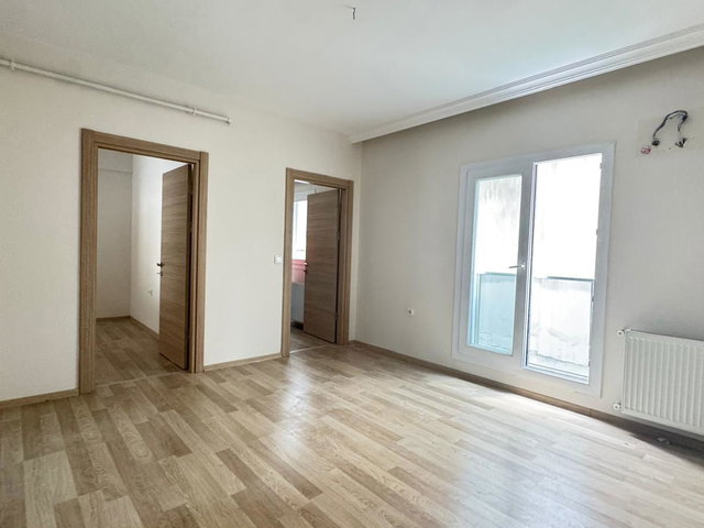 IZMIR ÇİĞLİ FORBEST ARKASINDA GENÇ BİNADA  KAPALI MUTFAK GENİŞ 1+1 KIRALIK DAIRE