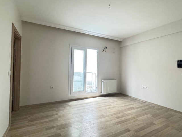IZMIR ÇİĞLİ FORBEST ARKASINDA GENÇ BİNADA  KAPALI MUTFAK GENİŞ 1+1 KIRALIK DAIRE