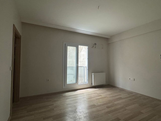IZMIR ÇİĞLİ FORBEST ARKASINDA GENÇ BİNADA  KAPALI MUTFAK GENİŞ 1+1 KIRALIK DAIRE