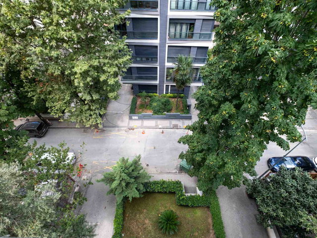 CADDEBOSTAN SATILIK KATTA TEK 4+1 DAİRE