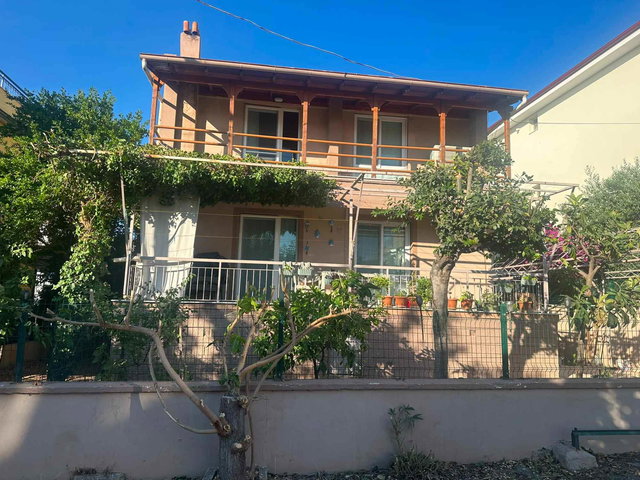 GÜZELBAHÇE ÇELEBİ MAHALLESİ'NDE, YENİLENMİŞ SATILIK VİLLA