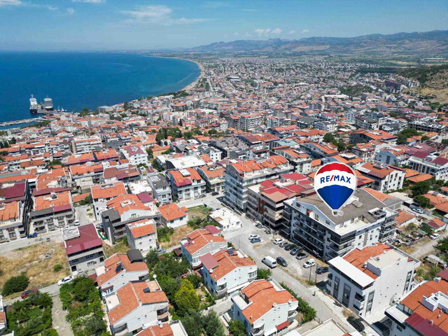 DİKİLİ SALİMBEY MAHALLESİ'NDE DENİZ MANZARALI DUBLEKS DAİRE