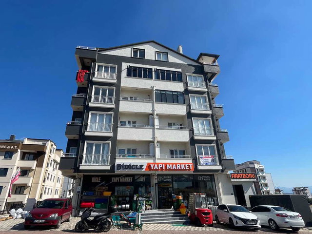KOCAELİ ÇAYIROVA AKSE MH. CADDE ÜZERİ 2+1 SATILIK ARAKAT DAİRE