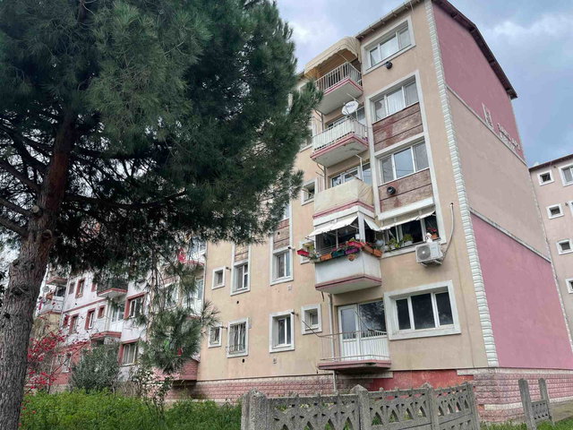 İZMIT ŞIRINTEPEDE MERKEZI KONUMDA YÜKSEK GIRIŞ SATILIK DAIRE
