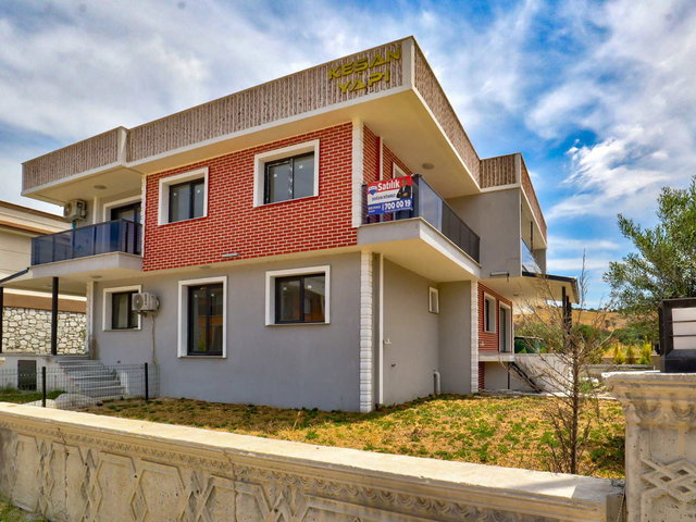 ÇANDARLI'DA YAZLIK KONFORUNDA SATILIK 1+1 FIRSAT DAİRE