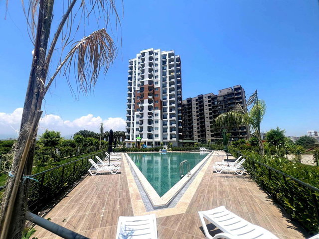 REMAX TOROS'TAN ÇEŞMELİ'DE DENİZE YAKIN HAVUZLU 1+1