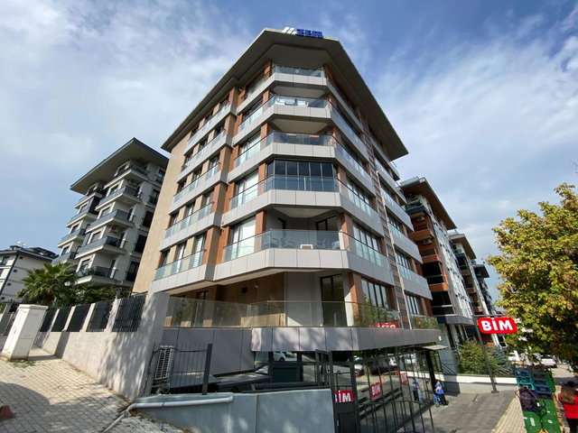 ÇENGELKÖY BAHÇELİEVLER 'DE BAHÇE KATI KİRALIK 2+1 DAİRE