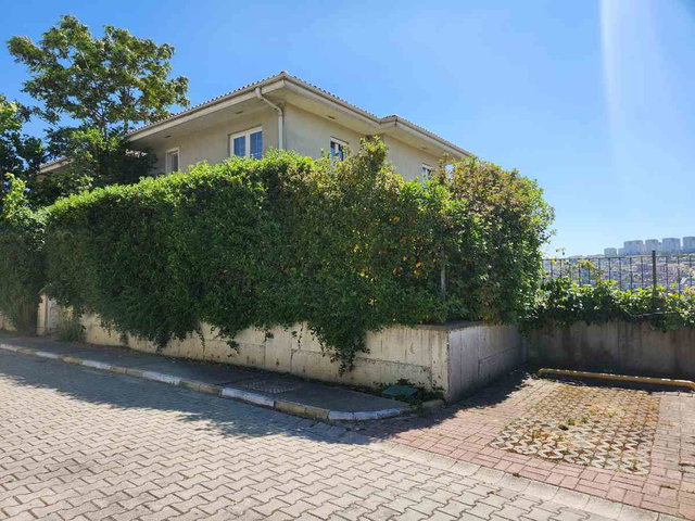 BAHÇEŞEHİR ESTONŞEHİR 2 FIRSAT ÜST KV VİLLA